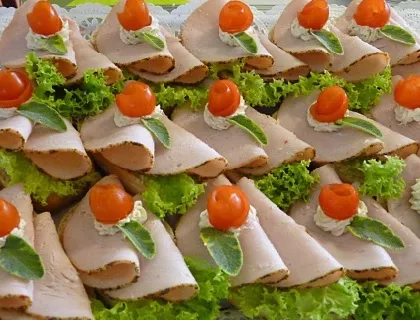 Auswahl an Häppchen und Aperitif-Spezialitäten von Beim Burg