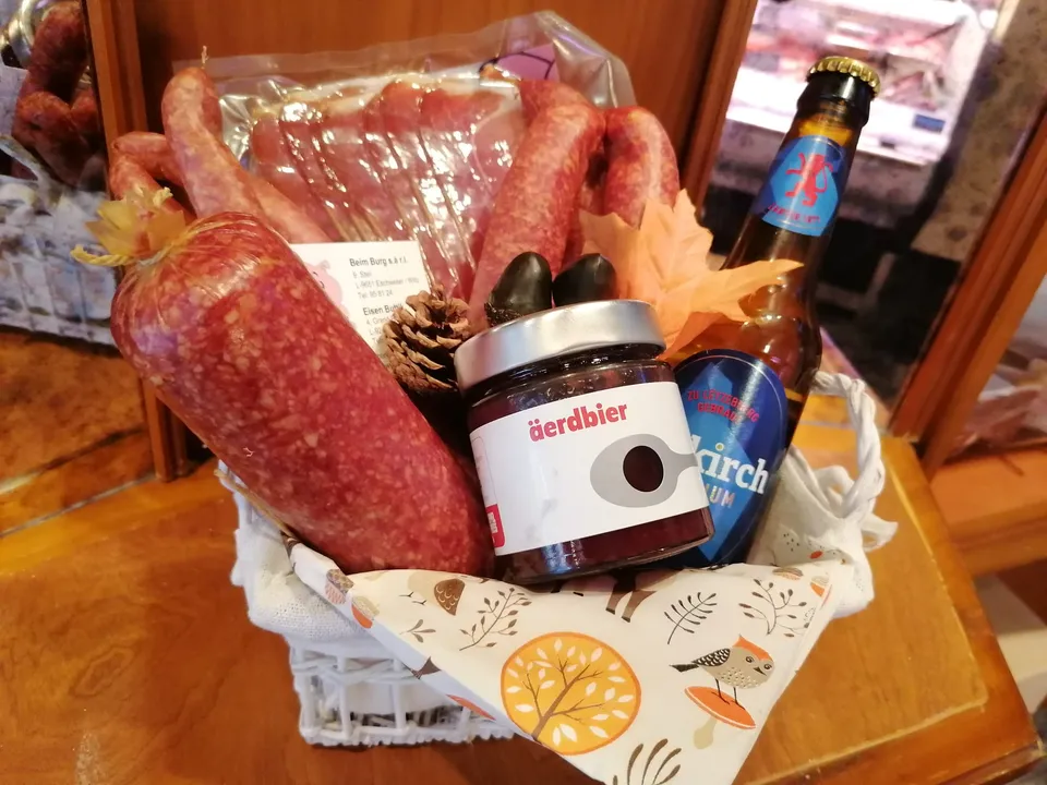 Geschenkkorb mit regionalen Produkten von Beim Burg